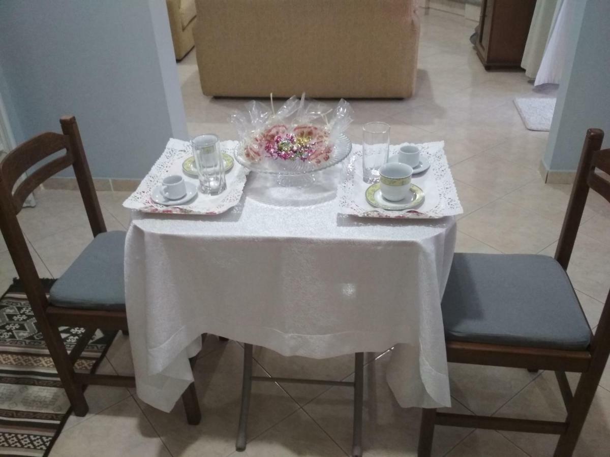 Mesolóngion Family Apartments מראה חיצוני תמונה