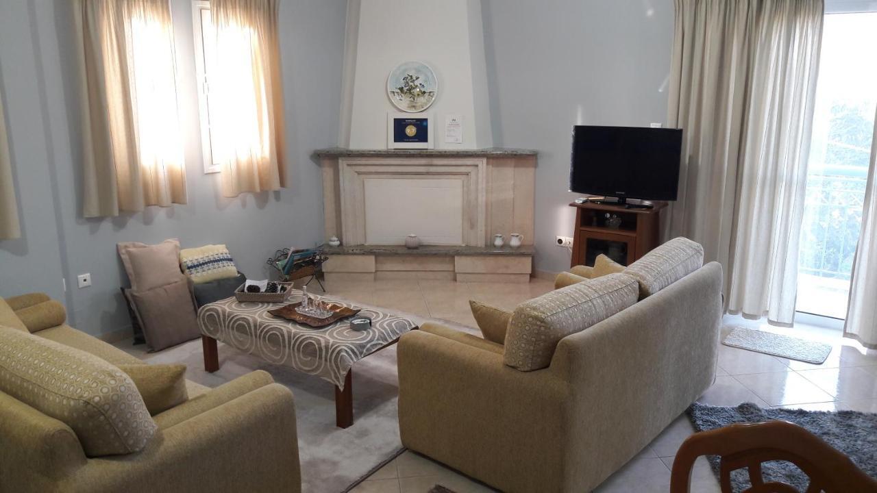 Mesolóngion Family Apartments מראה חיצוני תמונה
