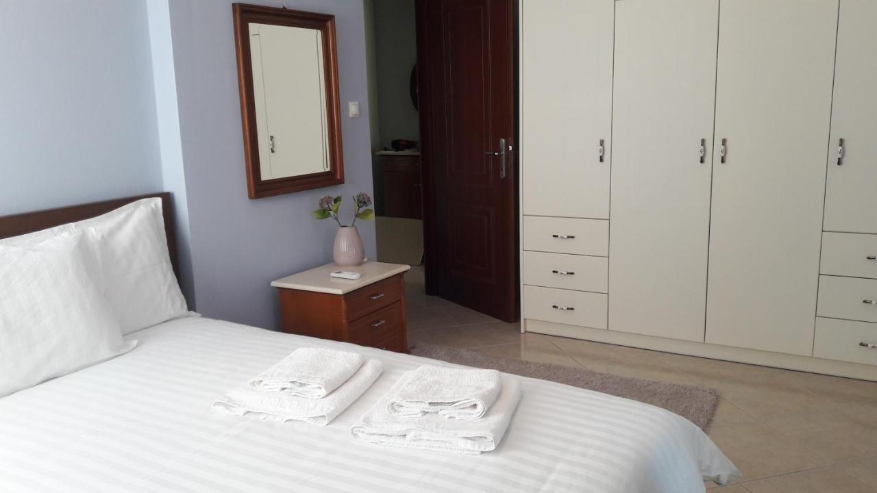 Mesolóngion Family Apartments מראה חיצוני תמונה