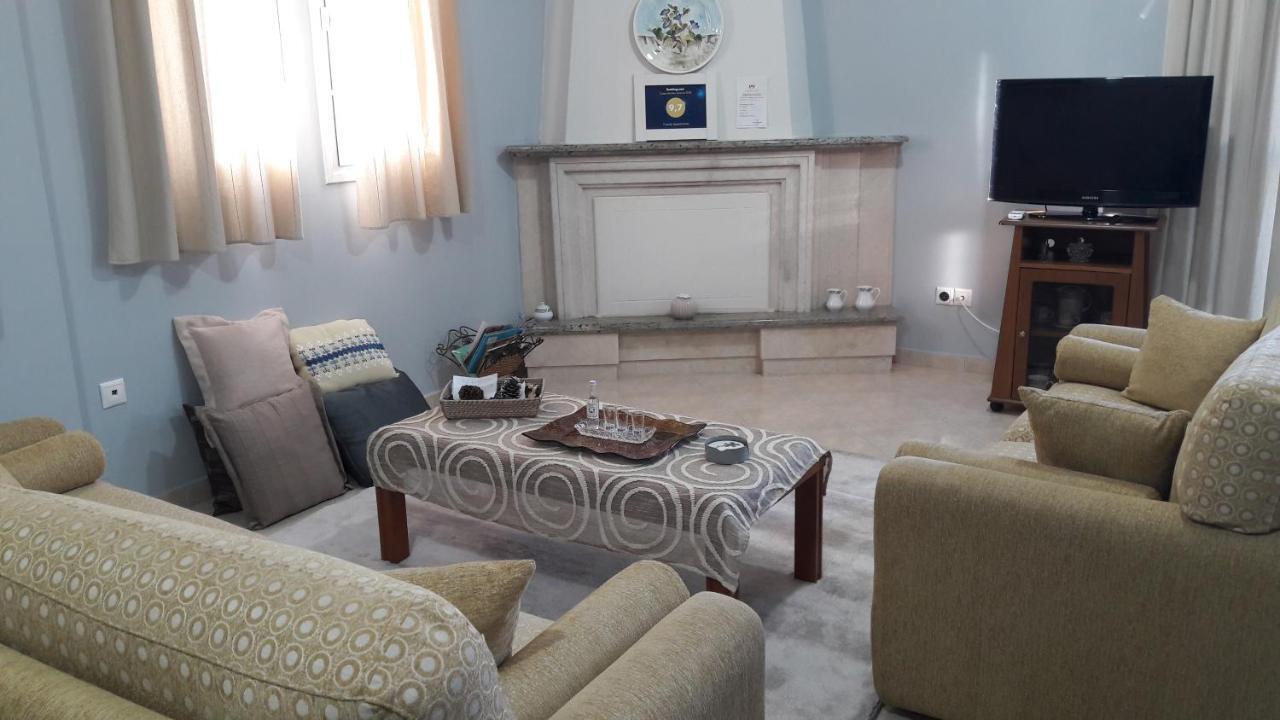 Mesolóngion Family Apartments מראה חיצוני תמונה