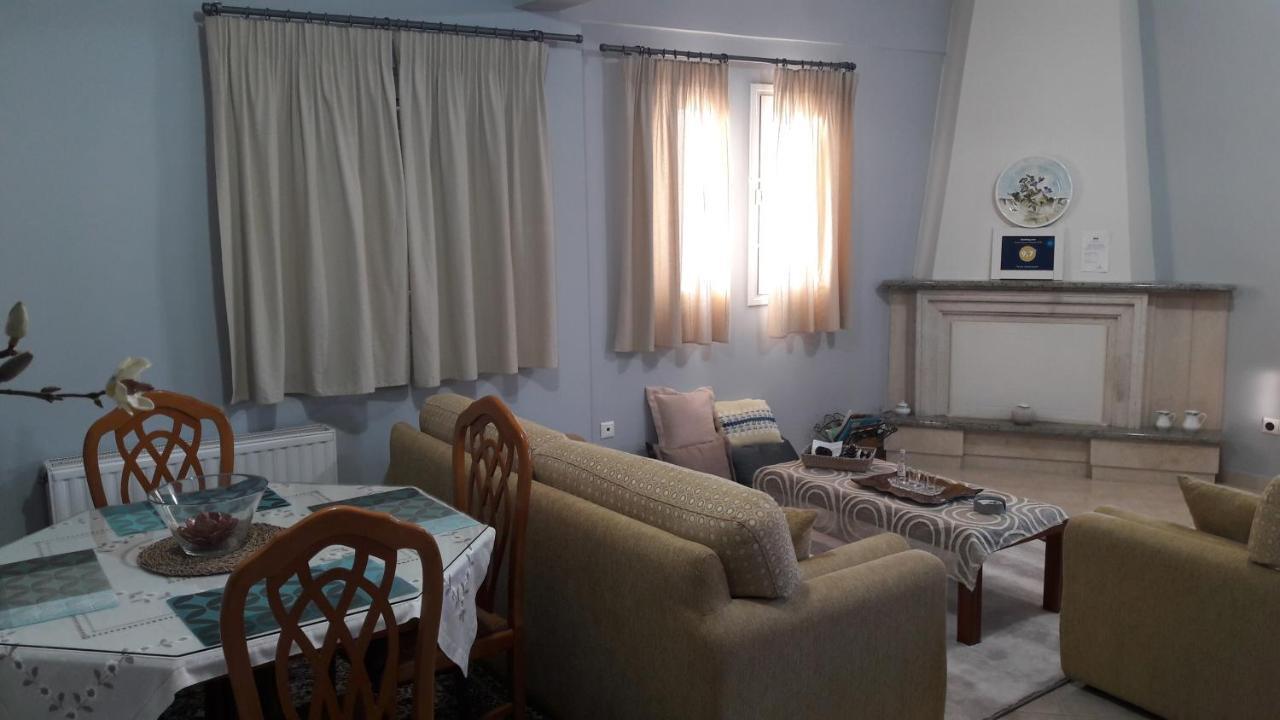 Mesolóngion Family Apartments מראה חיצוני תמונה