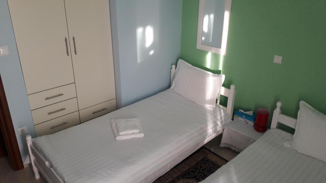 Mesolóngion Family Apartments מראה חיצוני תמונה